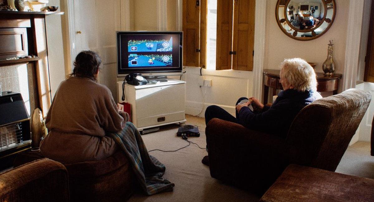 Viral: pareja de ancianos juegan hace 17 años Mario Kart para saber quién prepara el té. Foto: Instagram