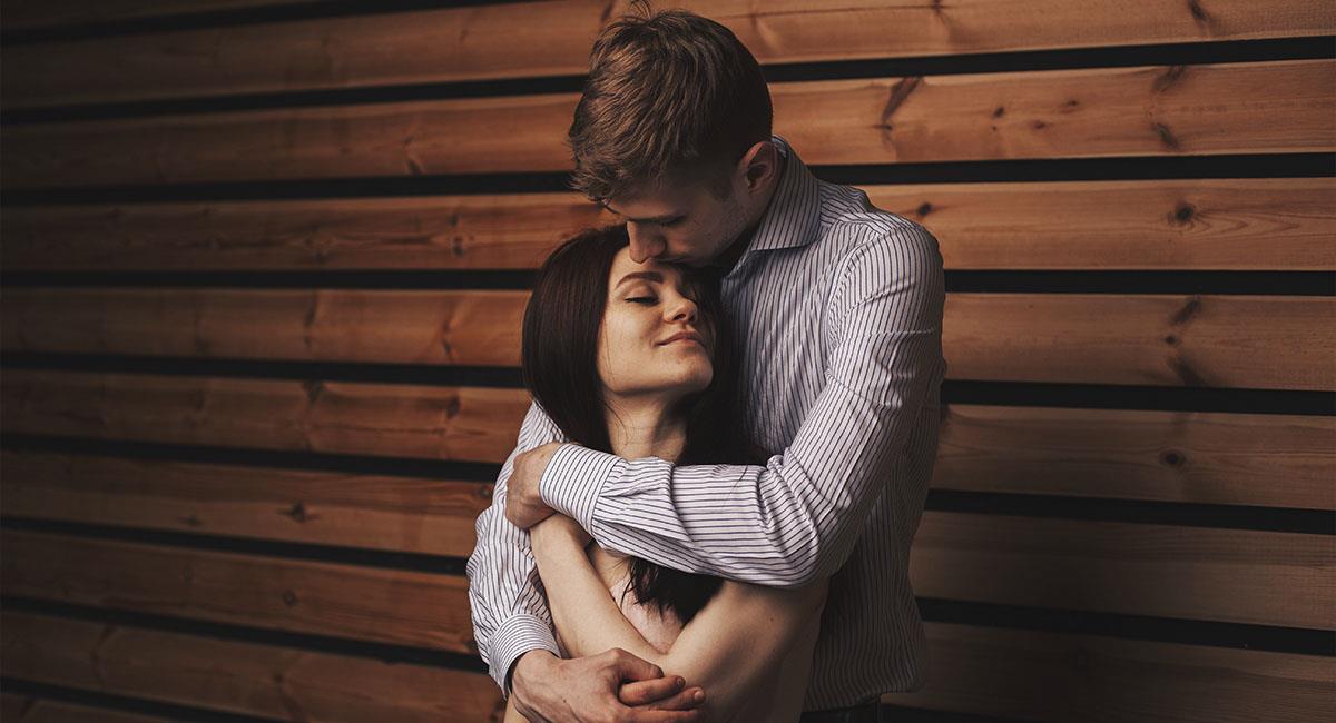 Conoce el significado de los abrazos fuertes que da tu novio. Foto: Unsplash