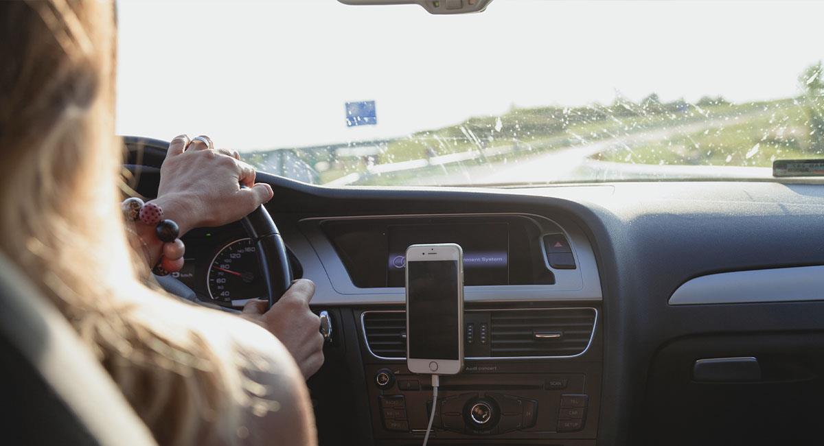 Estudio: mujeres que dicen groserías al conducir son más inteligentes. Foto: Pexels