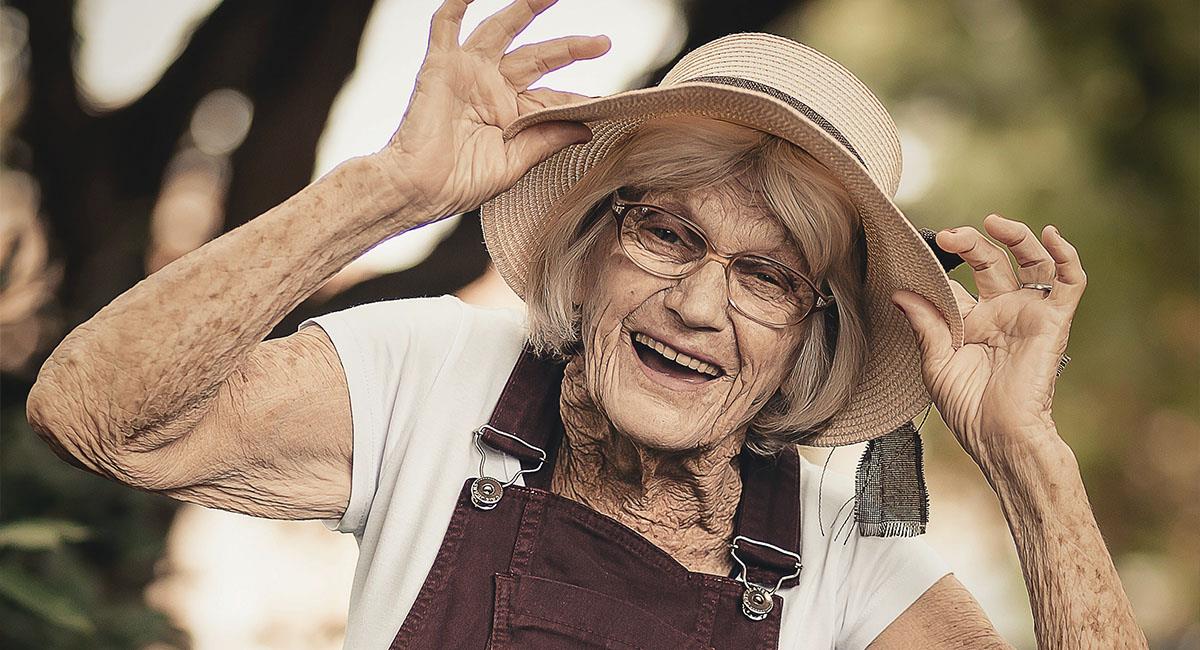 Abuelita de 89 años viaja por todo el mundo con el dinero de su pensión. Foto: Pexels