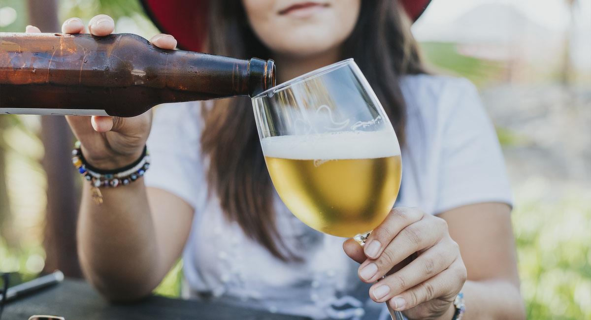 Las mujeres que toman cerveza son fieles. Foto: Unsplash