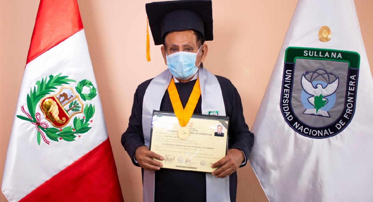 Anciano se gradúa de la universidad pese a pandemia en Perú. Foto: Universidad Nacional de Frontera