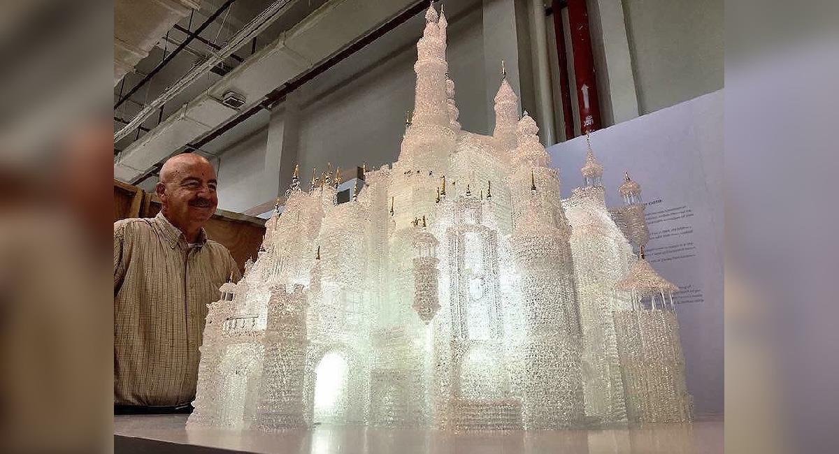 Niños rompen el castillo de cristal más grande del mundo. Foto: Twitter @arribasbrothers