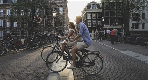 Ámsterdam ofrece bodas con holandeses para que conozcan la ciudad