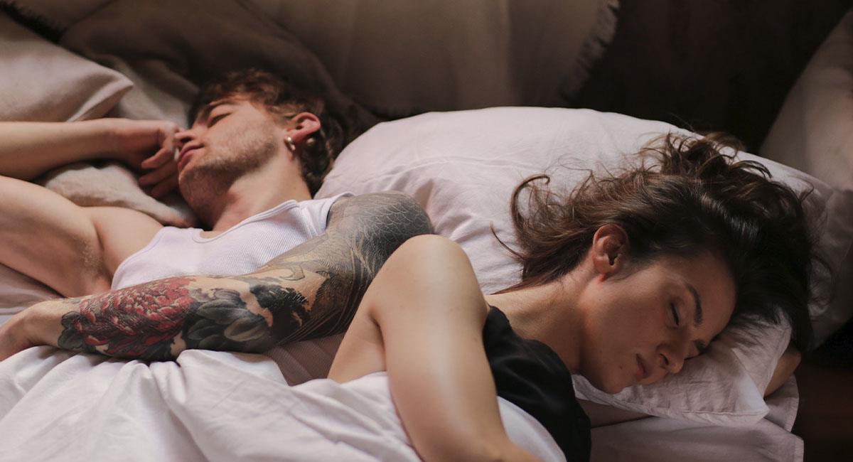 Mujeres pierden 3 horas diarias de sueño por los ronquidos de su pareja. Foto: Pexels
