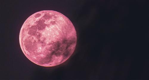 Cuándo y cómo ver la Superluna rosa de abril para atraer el amor