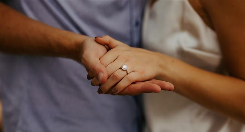 Anillo de compromiso: ¿cuál es el ideal para mi pareja?