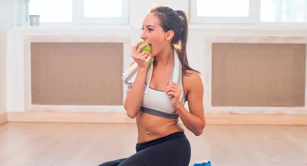¿Cómo comer manzana para quemar grasas?. Foto: Shutterstock