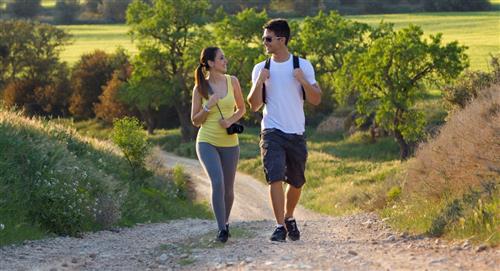 ¿Sabías que caminar en las mañanas ayuda a tu salud?