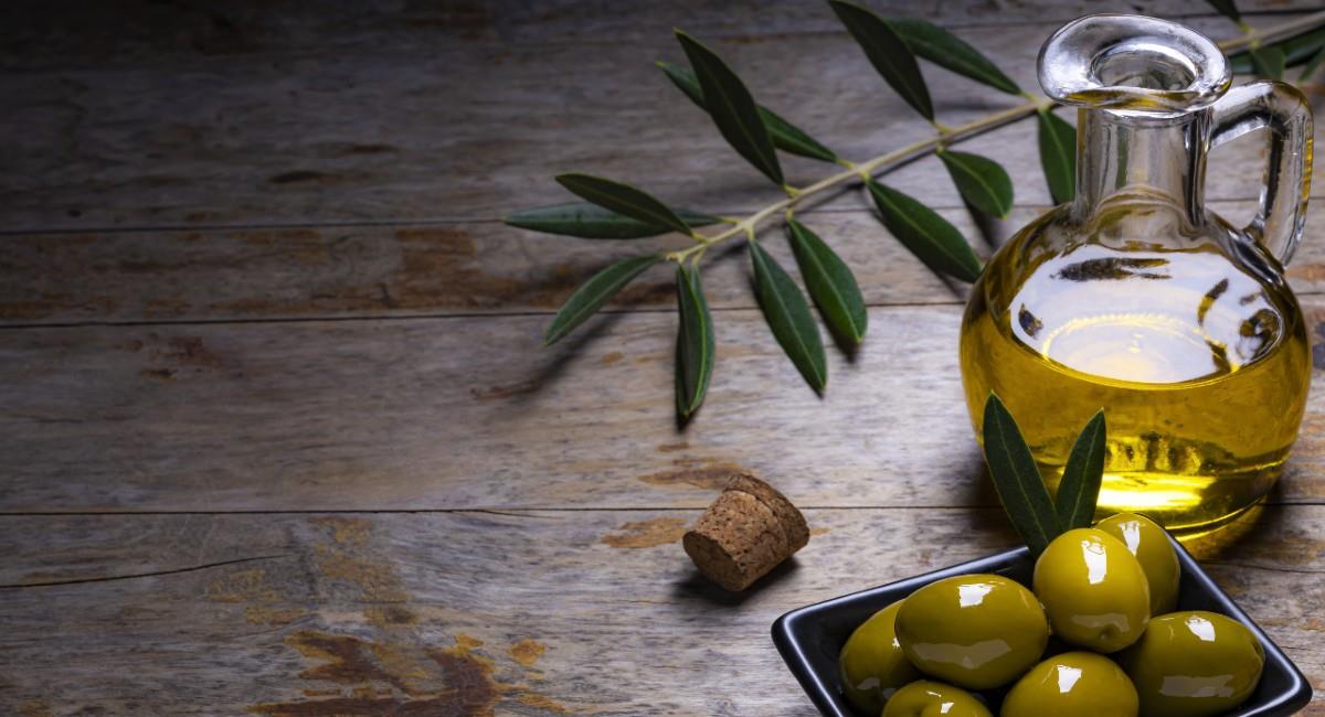 Conoce los beneficios de consumir aceite de oliva por las mañanas. Foto: Freepik