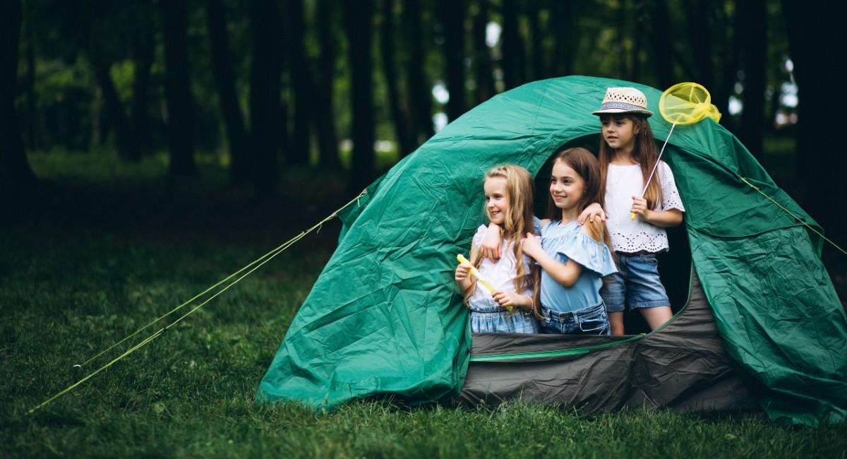 Conoce porque acampar es bueno para los niños. Foto: Freepik