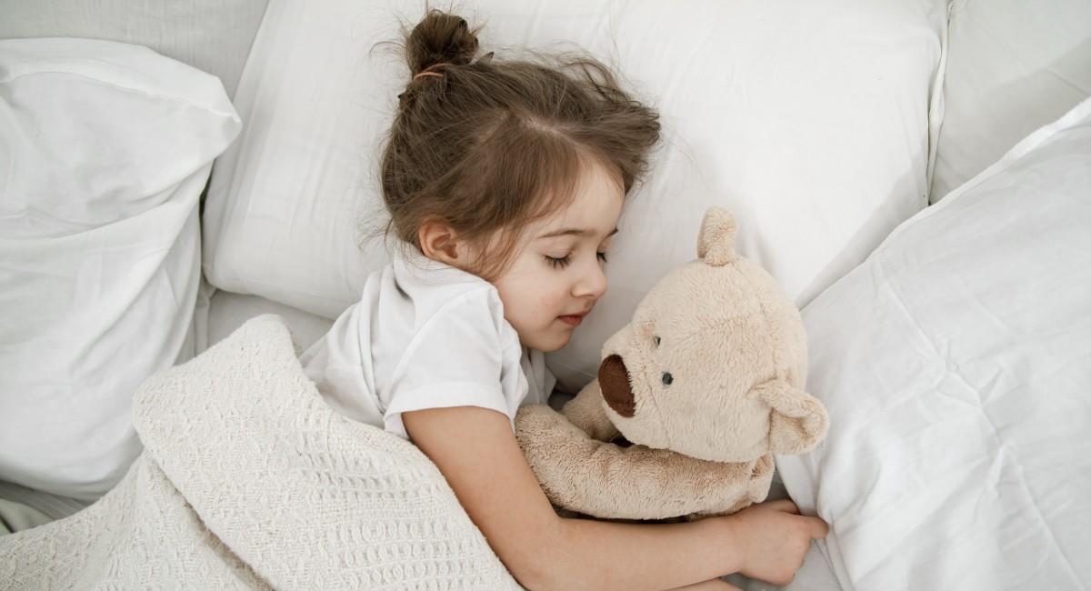 ¿Cómo mejorar la rutina de sueño de tus hijos?. Foto: Freepik