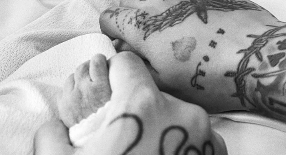 Christian Nodal y Cazzu confirmaron el nacimiento de su bebé. Foto: Instagram