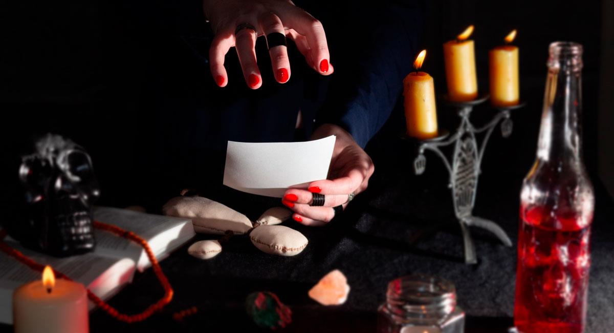 Ritual para saber si eres víctima de brujería. Foto: Shutterstock