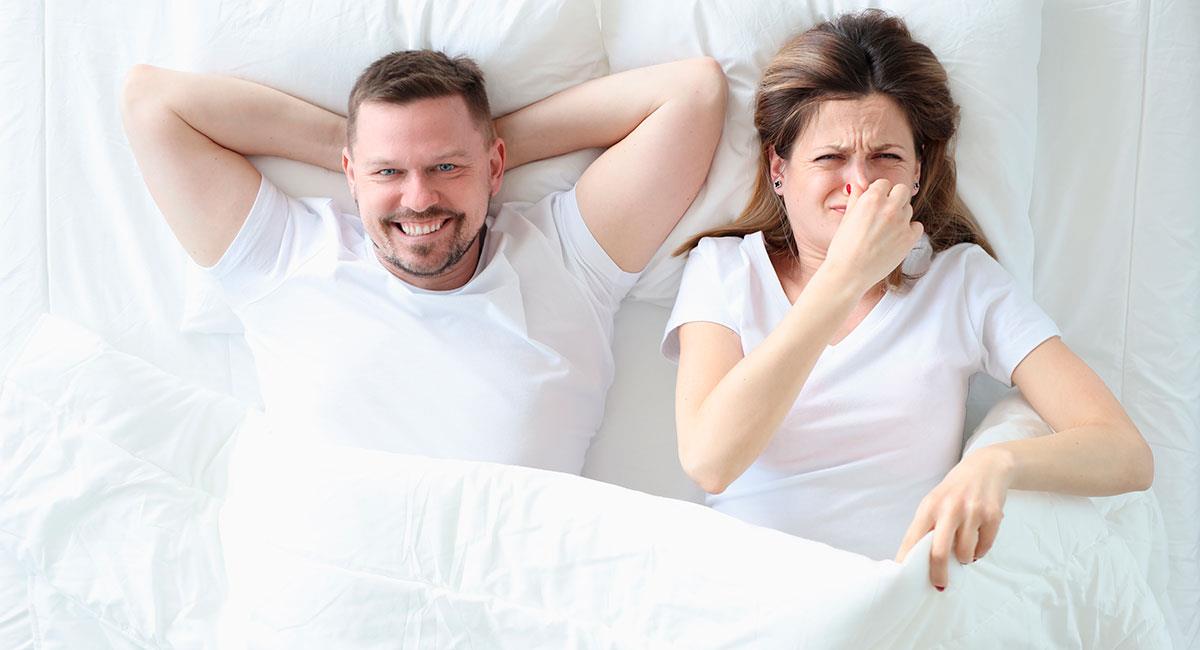 En creencias populares, el que tu pareja se tire un pedo es la verdadera muestra de intimidad y amor. Foto: Shutterstock